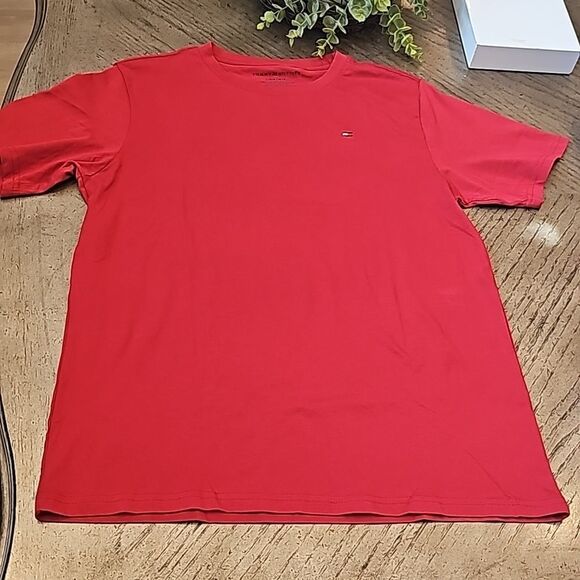 Red Tommy Hilfiger t shirt size L 16/18 never worn - Picture 7 of 9